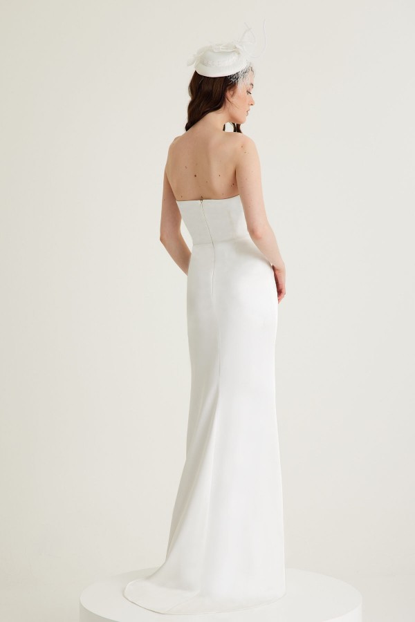 'ALICIA' Beyaz Düz Yaka Straplez Drapeli Saten Abiye Nişan Elbisesi